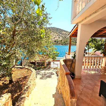 Apartments Carmen Vinišće Екстериор снимка