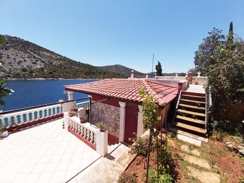 Apartments Carmen Vinišće Екстериор снимка