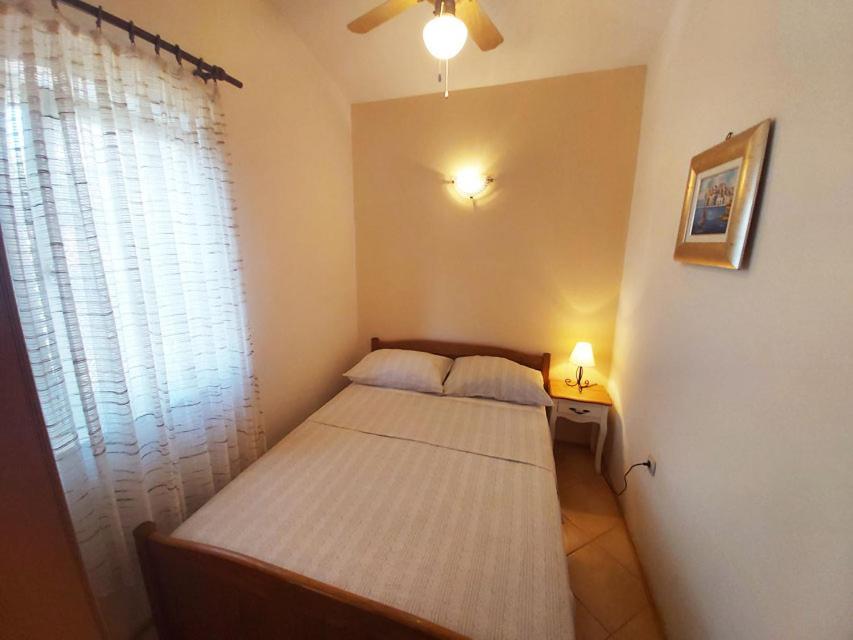 Apartments Carmen Vinišće Екстериор снимка