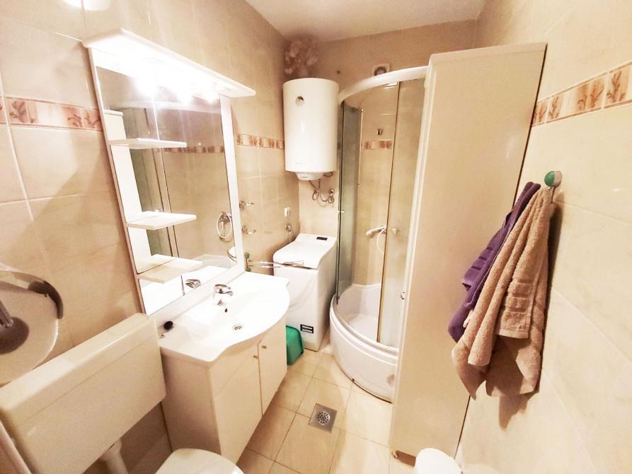Apartments Carmen Vinišće Екстериор снимка