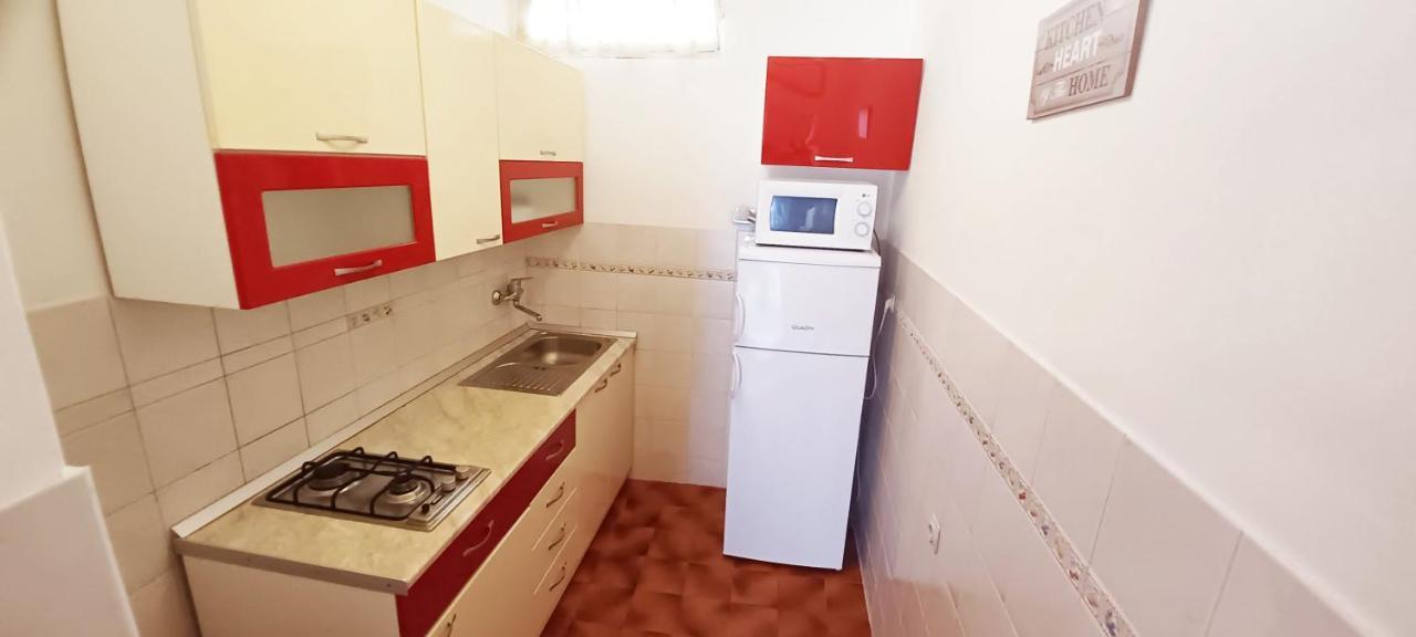 Apartments Carmen Vinišće Екстериор снимка