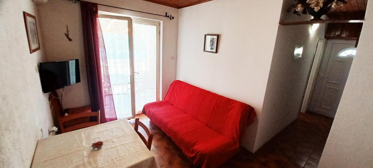 Apartments Carmen Vinišće Екстериор снимка