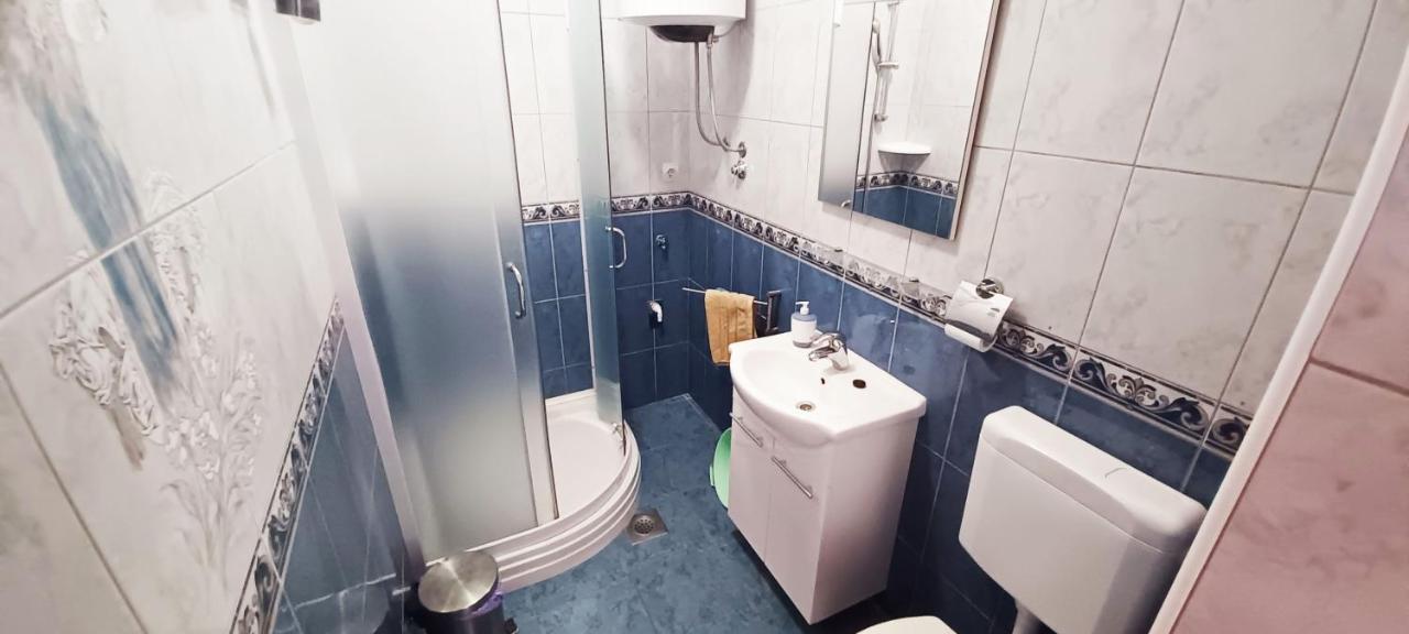 Apartments Carmen Vinišće Екстериор снимка