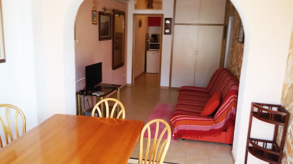 Apartments Carmen Vinišće Стая снимка