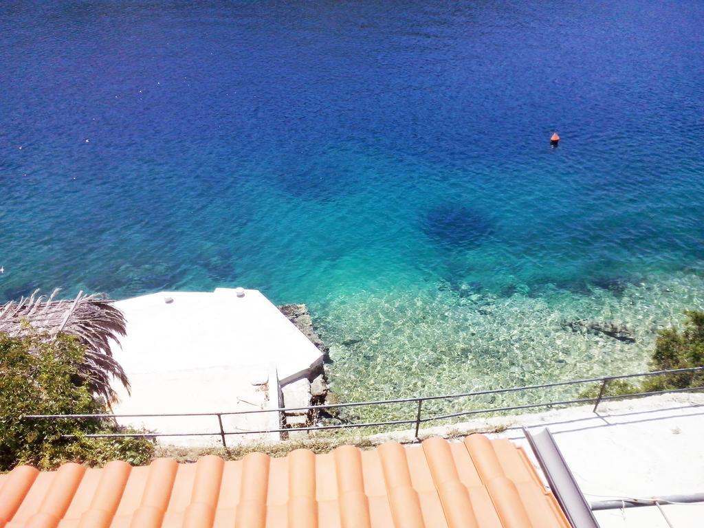 Apartments Carmen Vinišće Стая снимка