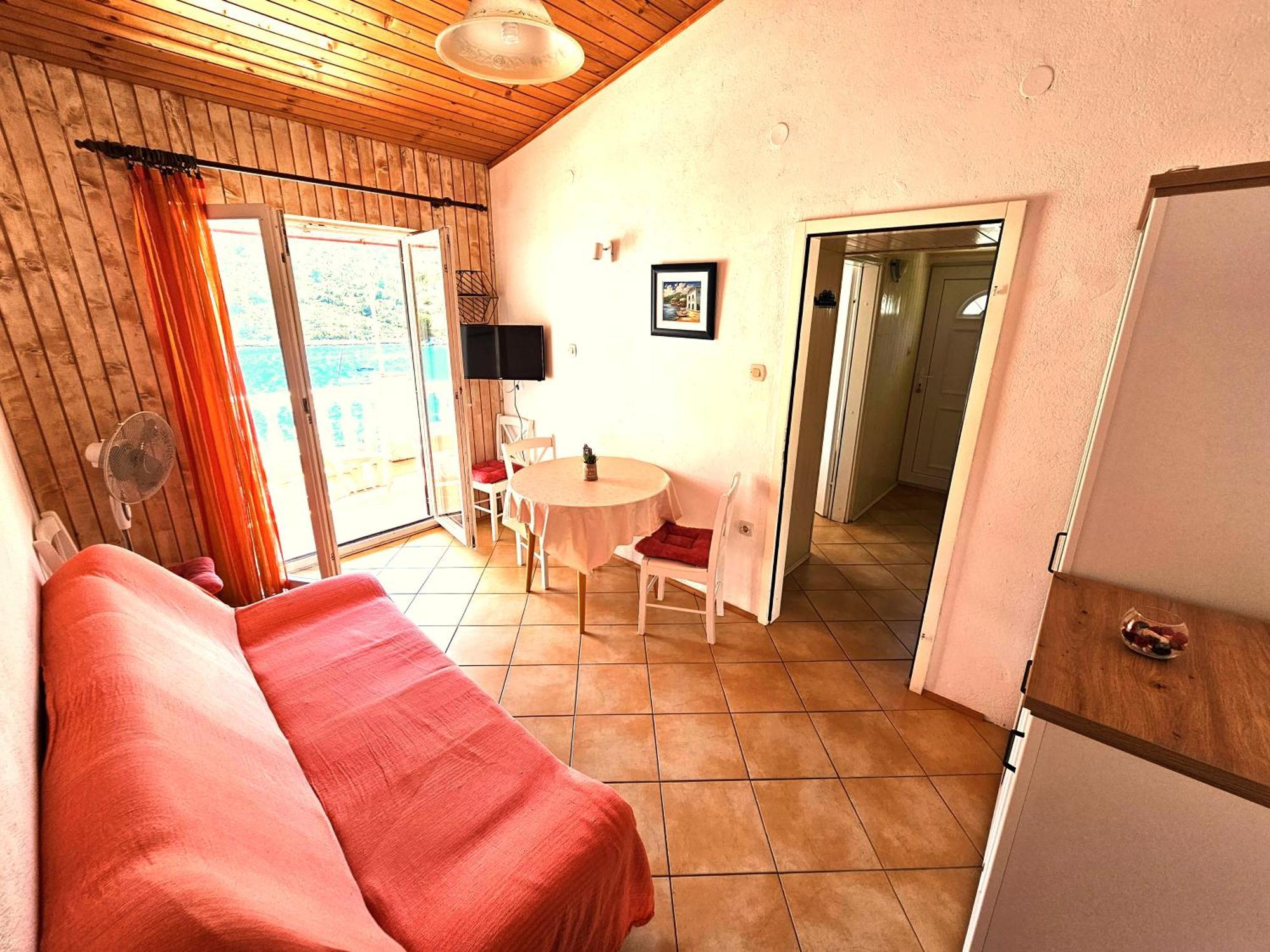 Apartments Carmen Vinišće Екстериор снимка