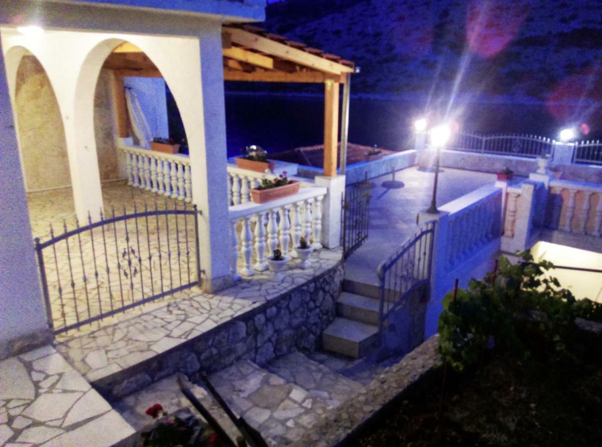Apartments Carmen Vinišće Екстериор снимка