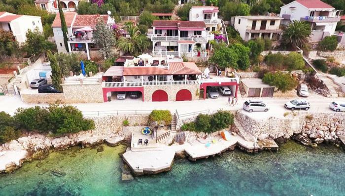 Apartments Carmen Vinišće Екстериор снимка