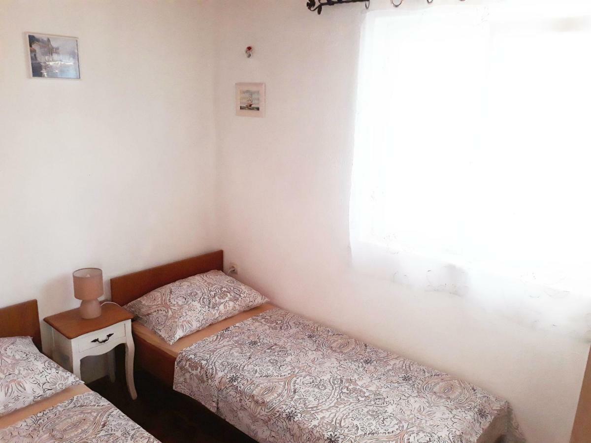 Apartments Carmen Vinišće Екстериор снимка