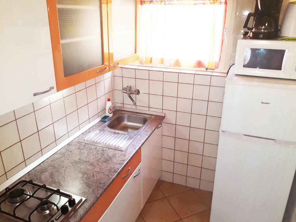 Apartments Carmen Vinišće Екстериор снимка
