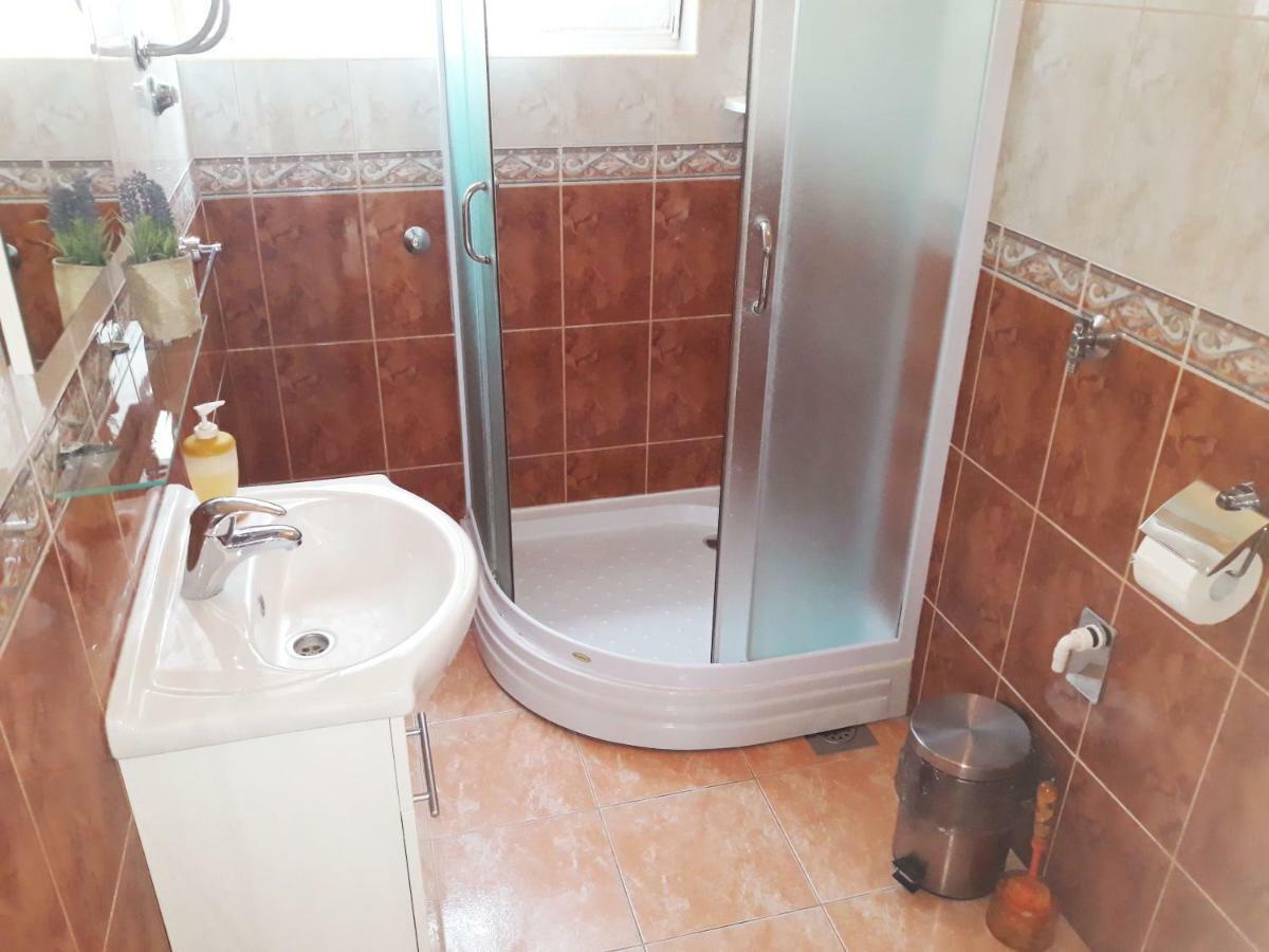 Apartments Carmen Vinišće Екстериор снимка