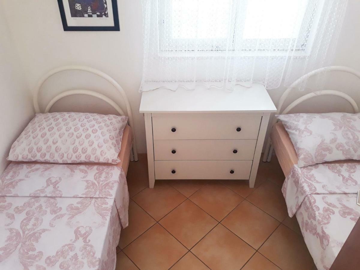 Apartments Carmen Vinišće Екстериор снимка